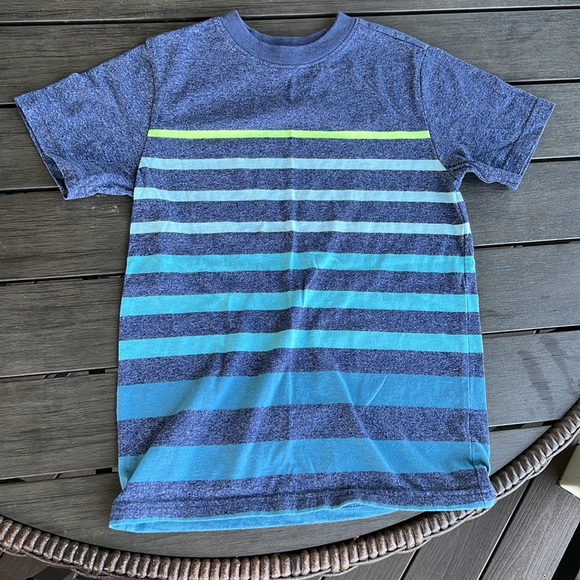 Size 6/7 - 3 cat and jack shirts. 4 pairs of shorts - Picture 4 of 6